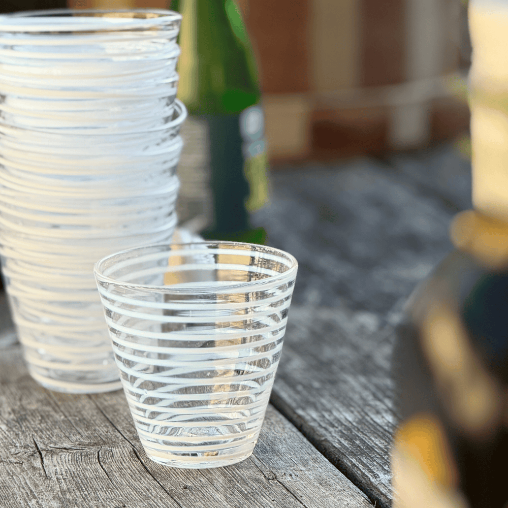 Glas litet rand vit