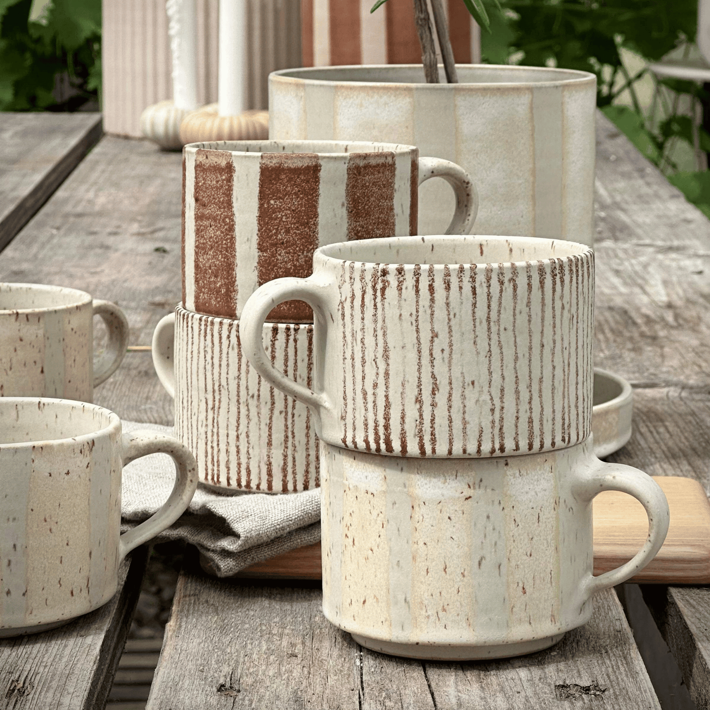 
                  
                    Fine striped cup set of 3 oat/brown
                  
                