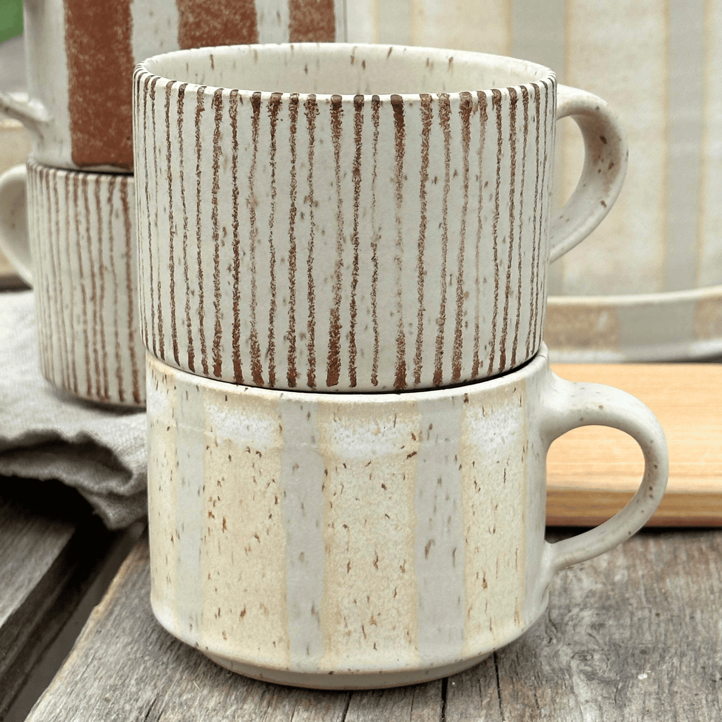 
                  
                    Fine striped cup oat/brown
                  
                