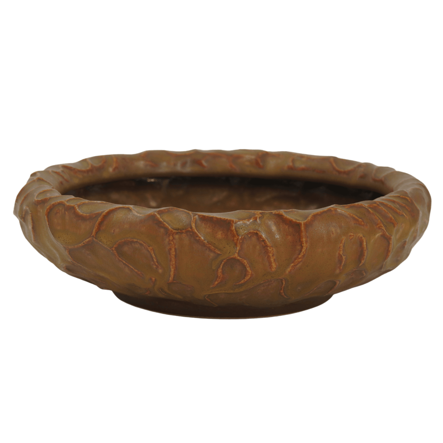 Karvat fat i keramik med en gyllene brun glasyr - Paradisverkstaden Öland