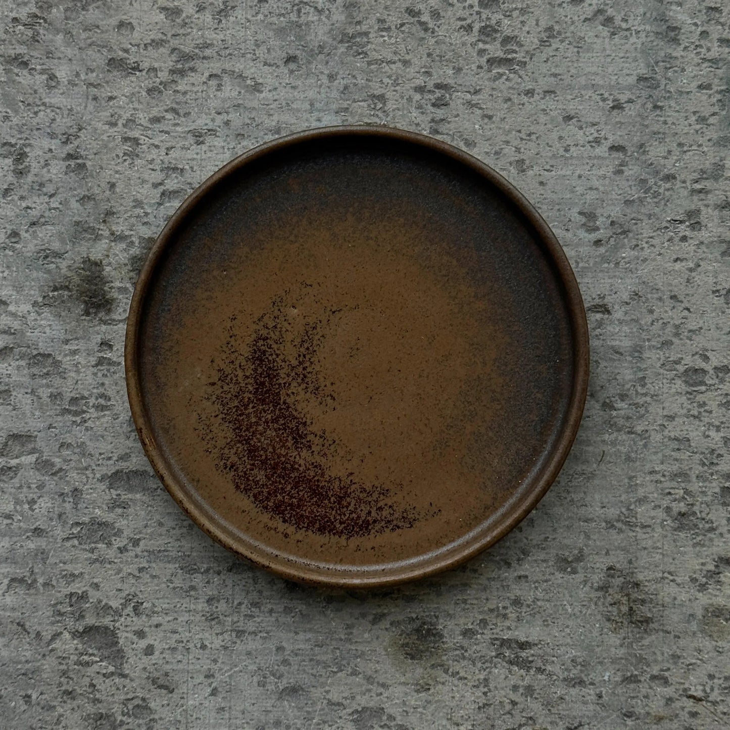 Brunt fat i keramik - 14cm perfekt som assiette till kopp och fika