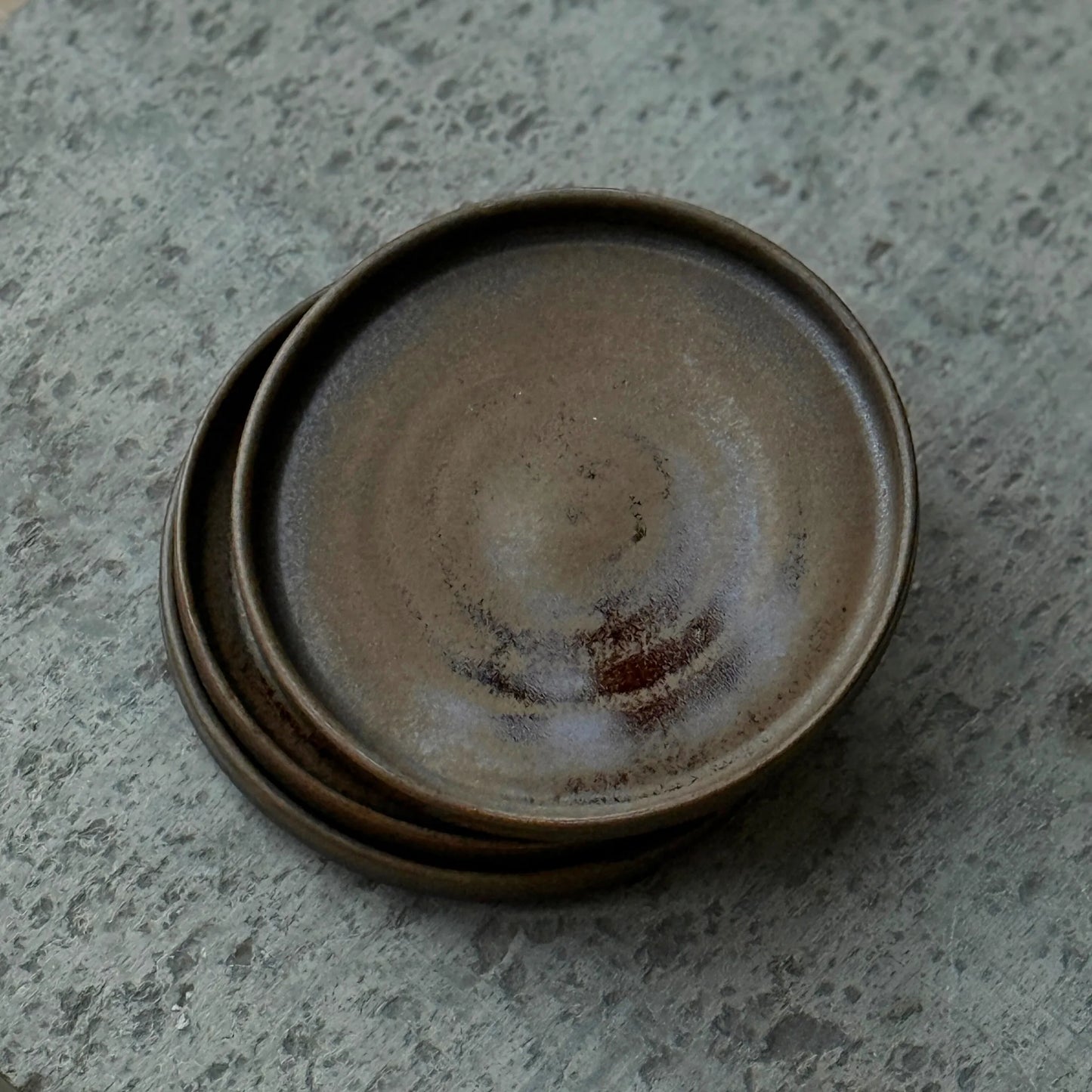 Brunt fat i keramik - 14cm perfekt som assiette till kopp och fika