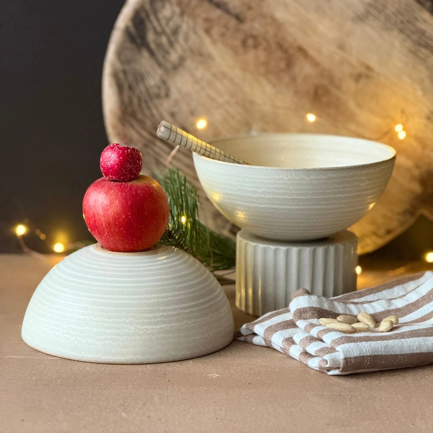 randig skål i keramik för frukost och middagar - Paradisverkstaden Öland