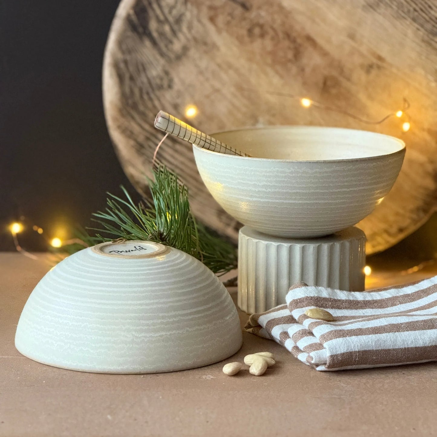 randig skål i keramik för frukost och middagar - Paradisverkstaden Öland