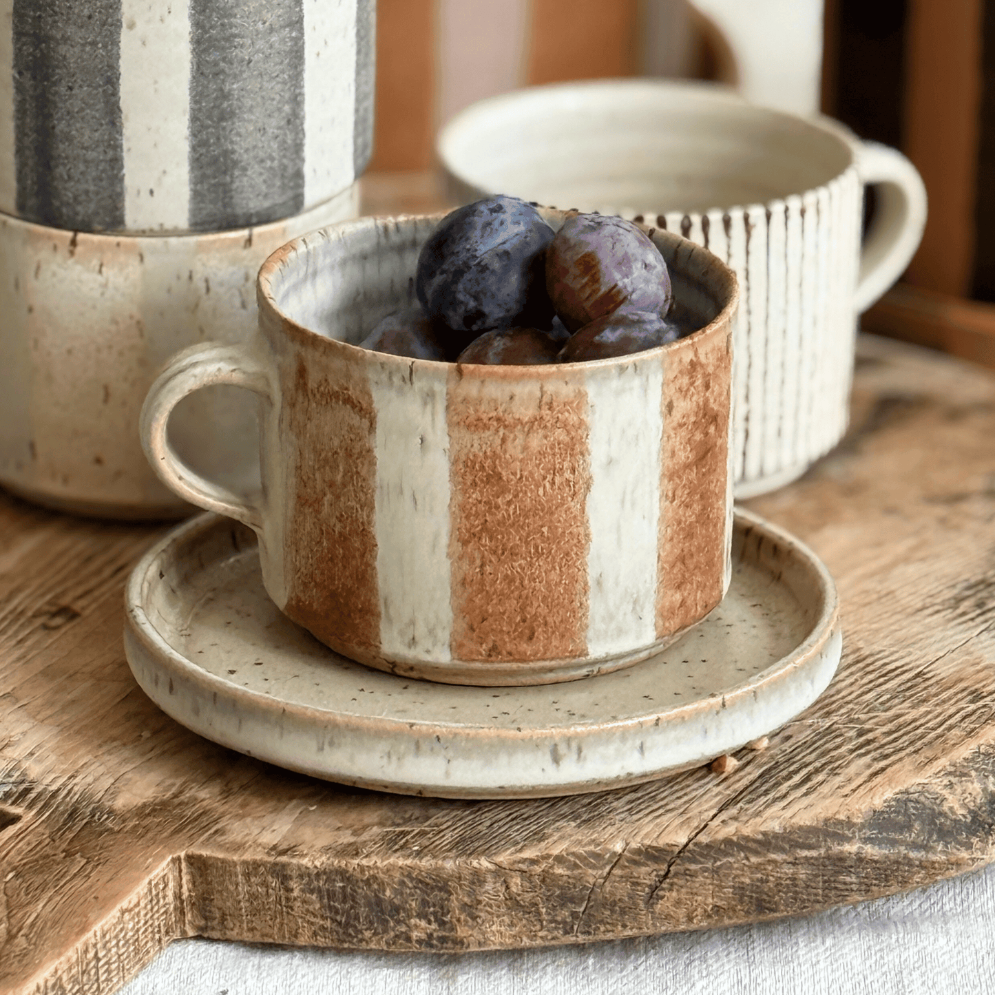 Randig Kopp i keramik - Paradisverkstaden Öland