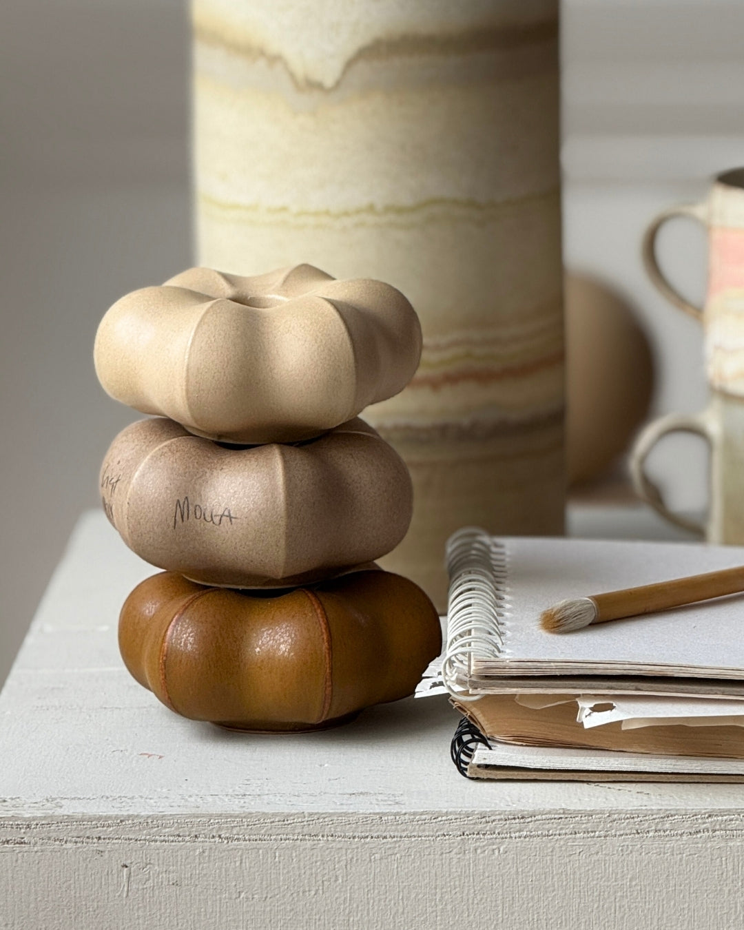 Beige och sandfärgade Ljuslyktor och ljusstakar i keramik från Öland