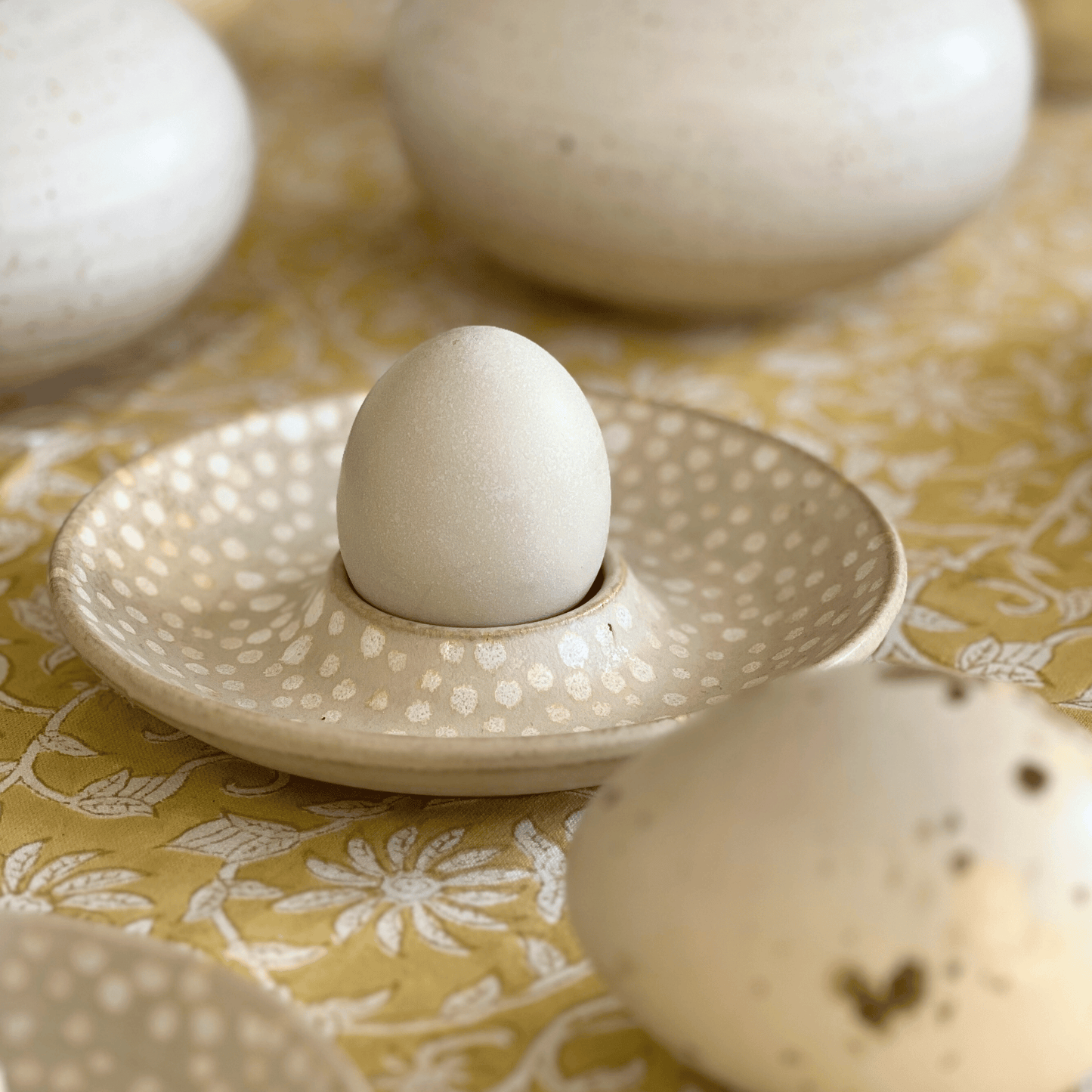 
                  
                    Egg cup dot small oat / white
                  
                