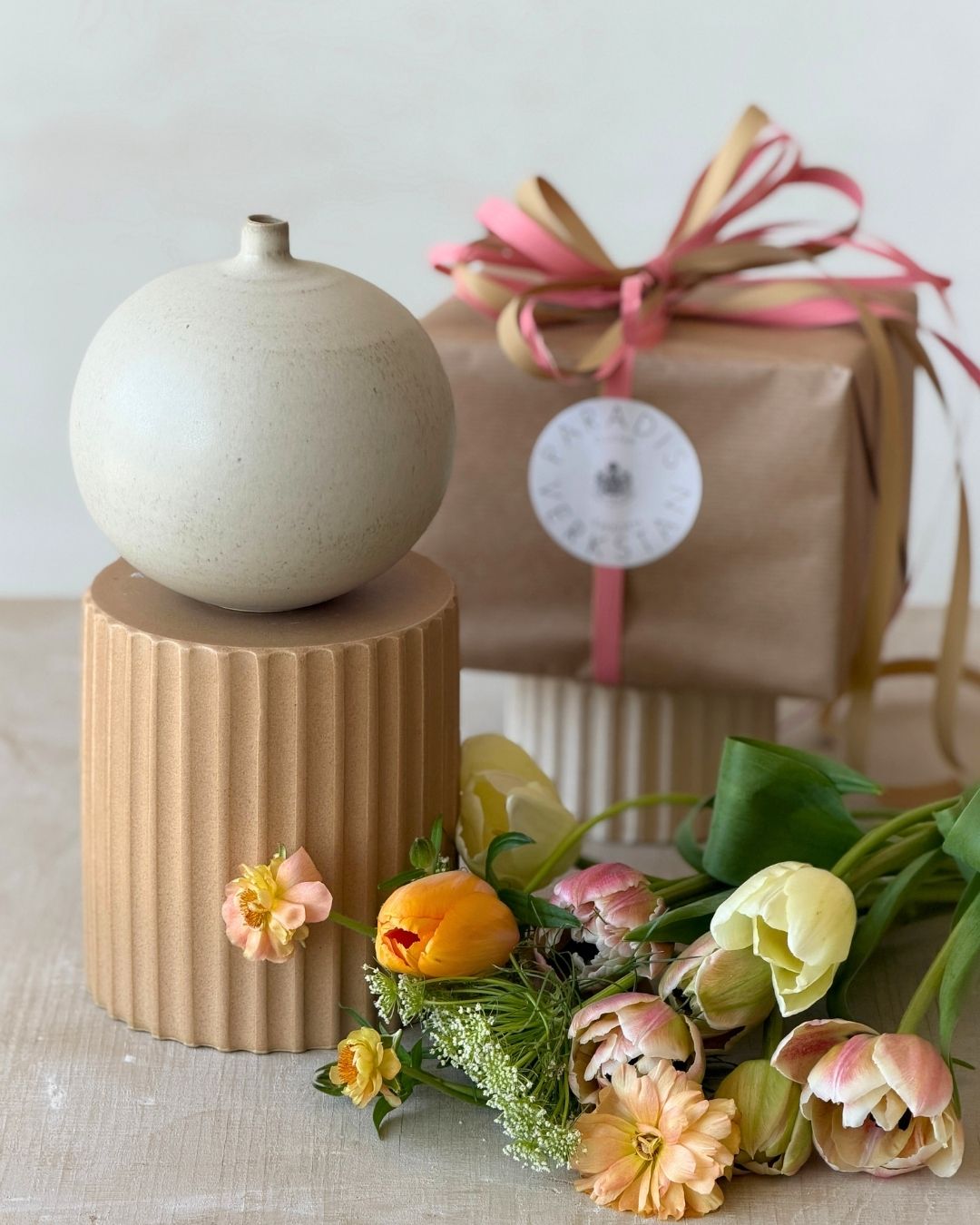 Klotvas i keramik med presentinslagning