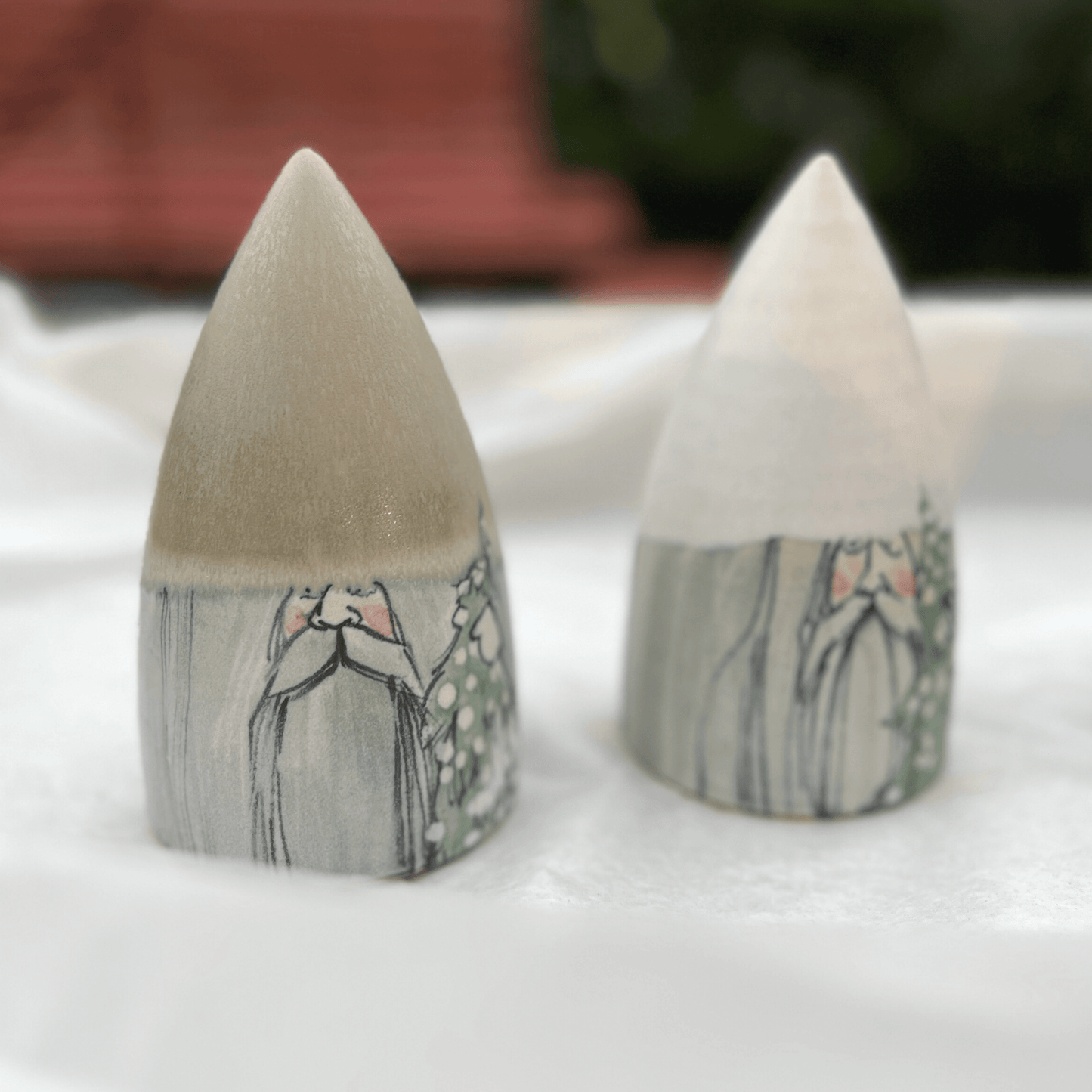Paradisverkstaden keramik tomtar beige och vit